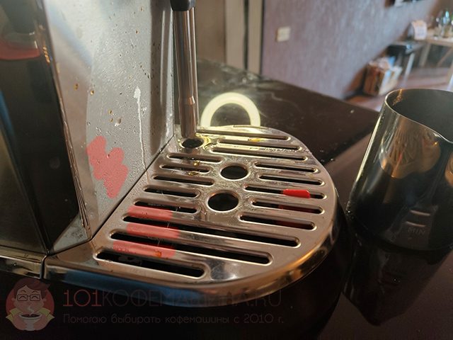 Осторожно, горячо! Обжигающие части корпуса кофеварки EC950.M