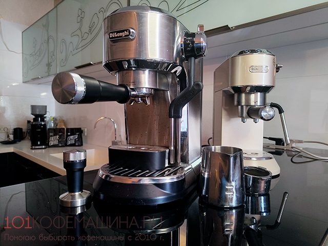 Кофеварка рожковая DeLonghi EC950.M в сравнении с EC885 Arte