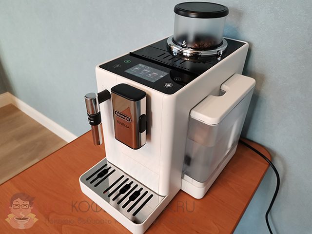 Автоматическая кофемашина Delonghi Rivelia EXAM 440.35․W - White (белая)