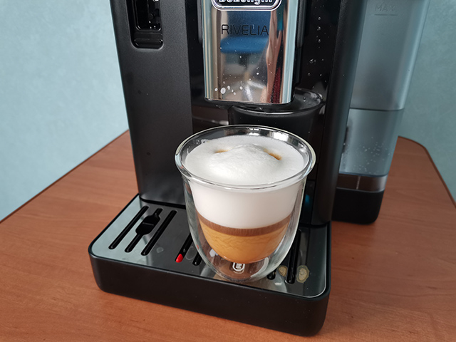 Капучино на кофемашине Delonghi Rivelia EXAM440.55