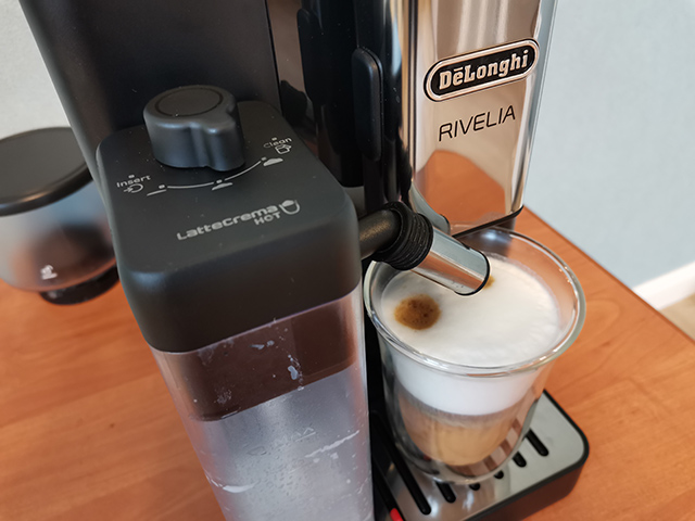 Delonghi Rivelia EXAM440.55: рецепт латте макиато