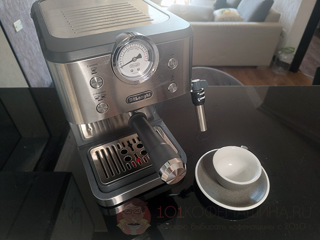 Рожковая кофеварка Delonghi Linea Classic EM450.M
