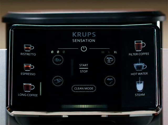 Панель управления, доступные рецепты и объёмы на кофемашине Krups Sensation C50 с ручным капучинатором