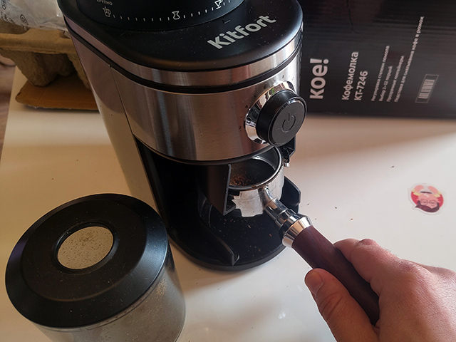 Молоть можно в бункер или в холдер рожковой кофеварки