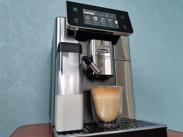Приготовление капучно на кофемашине Delonghi Primadonna Aromatic