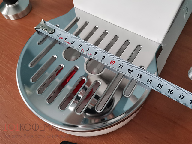 Место на подставке для чашек стало большое