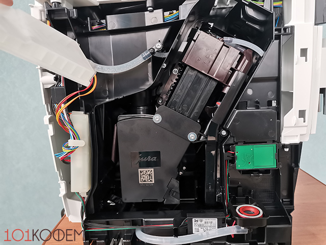 Фирменный винотовой заварочный узел Jura