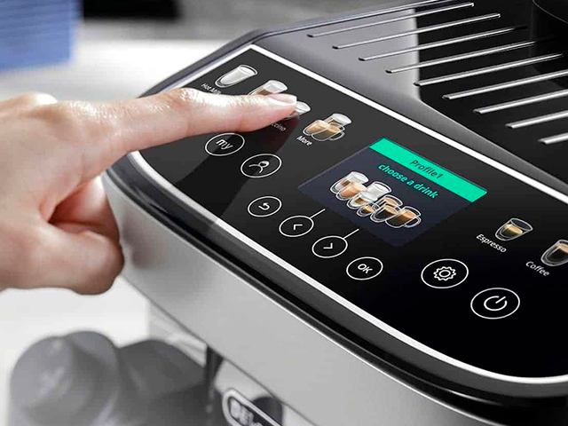 Экран у Delonghi Magnifica Evo Next есть, но он не сенсорный