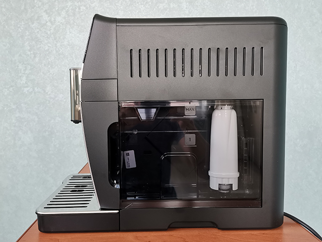 Автоматическая клфемашина Delonghi Eletta Ultra - вид сбоку